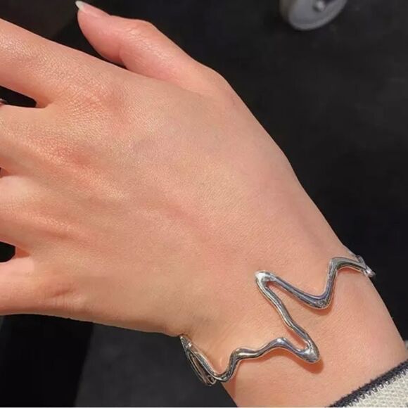 TRENDY OPEN CUFF BRACELET - Picture 2 of 3